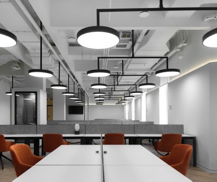 По проекту архитектурной студии IND architects открыты сервисные офисы Space 1 в Москве на Тверском бульваре