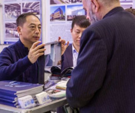 Впервые на «Мире стекла»: тематическая экскурсия по экспозиции ведущих китайских производителей