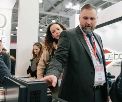 От хохломы до универсальности. Алюминиевые и ПВХ-системы для современной архитектуры