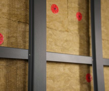 Стены и крышу самой большой школы в Барнауле утеплят негорючей каменной ватой ТЕХНОНИКОЛЬ