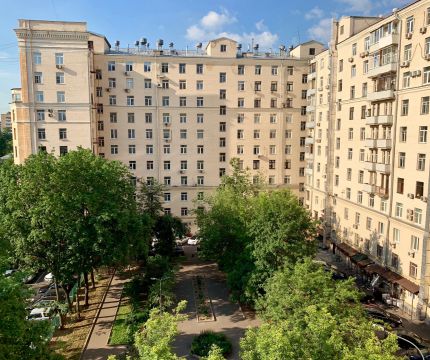 Московский двор спасает от жары